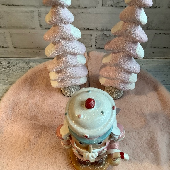 CUPCAKES & CASHMERE 11in Cupcake Nutcracker Only - Picture 7 of 7